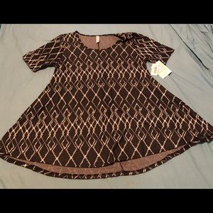 NWT Lularoe Medium Perfect T